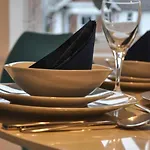 The Sashes - Cozy Apartment - Free Parking - Ultrafast Wifi - Smart Tv - Netflix - Sleeps Up To 6! Close To Poole Town Center & Sandbanks & Bournemouth