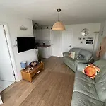 288 Belle Aire, Hemsby - Beautifully Presented Two Bed Chalet With Veranda, Sleeps 5, Pet Friendly, Free Wi-Fi, Bed Linen And Towels Included And Onsite Entertainment Available