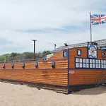 Superb 8 Berth Caravan, Golden Anchor Park