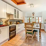 3 Bed In Carisbrooke Ic037