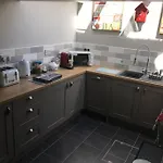 Sea Breeze - 3 Bed House, Parking For 2 Cars