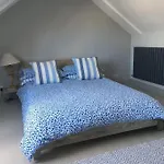 Sea Breeze - 3 Bed House, Parking For 2 Cars