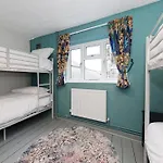 Second Nest Margate Four Bedroom Apartment