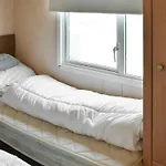 Solent Village 13-Uk44072