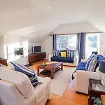 Lampland House
