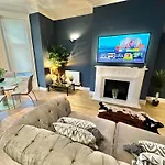 Cliff Top Retreat - Short Stroll To Town And Beach
