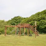 4 Bed In Hope Cove 90027