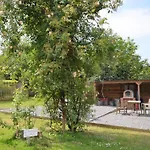 2 Bed In Hope Cove 90025