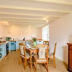 4 Bed In Ayr 90038