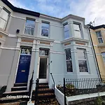 4 Bed Park View House-Free Parking - Sleep 8