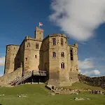 What are the best hotels near Warkworth Castle & Hermitage?