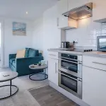 Oasis - 2 Bedroom Apartment - Ocean Breeze