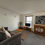 Beautiful And Bright !! Town/Harbour Apartment #1