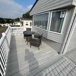 Caravansleeps4-Beachfront-Garden-Patio