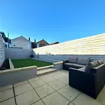 Open Mind Leisure - 6 Luxury Bedrooms With Free Parking