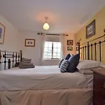 2 Bed In Polruan Pc042