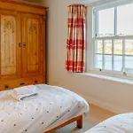 2 Bed In Polruan Pc033