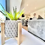 Families And Contractors Welcome! Central Beauty