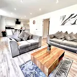 Families And Contractors Welcome! Central Beauty