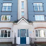 Central Liverpool Gem 3 Bedroom House Private Parking