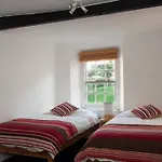 Cosy Private Cottage Near Beach