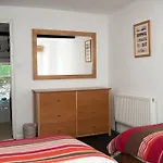 Cosy Private Cottage Near Beach