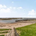 2 Bed In Seahouses Cn116