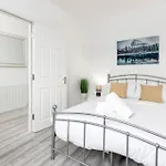 Flatzy - 3 Bed In City Centre With Free Parking