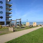 2 Bed In Westward Ho 87094