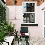 Designer 4-Bed Home In The Heart Of Belfast