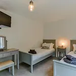 2 Bed In Tenby 85725
