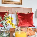 9 Admiralty House Stunning Luxury Apartment With Free Parking