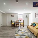 Swan House Apartment 9 - 2 Bed Apartment - Sleeps 6 - Free Parking - Liverpool - Close To City Centre - By All Elite Stays