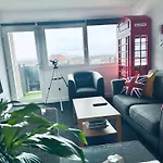 Unique View Of Anfield Stadium - Charming 2 Bedroom Apartment In Liverpool With Parking