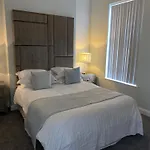 City Centre 3 Bdr Townhouse By Belfast City Breaks