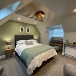 Rooms At Allium
