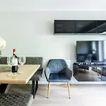 Olive Tree Townhouse, With Parking