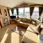 Palm Grove 132 - Pet Friendly, Wifi, Central Heating, Close To Shops And Beach - Meadow Lakes Caravan & Lodge Hire