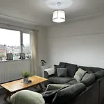 Charming Apartment Near Broad Green Hospital