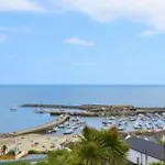 Lovely Home From Home Apartment 8 Mins Walk To Beach With Free Parking And Sun Deck 2 Bed Sleeps 4