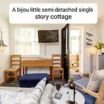 Bijou Coastal Apartment In Polperro With Hot Tub Onsite Parking Downhill Walk To Village