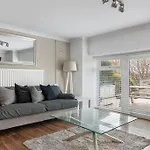 Stunning Property Seaviews, Private Pool & Parking