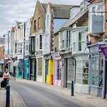 The Railway Cottage - Stylish & Dreamy Home In The Heart Of Whitstable