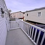 3 Bedroom Luxury Caravan Haven, Marton Mere