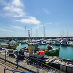 Marina Apartment - Parking - By Brighton Holiday Lets