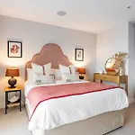 Porth Beach Villa