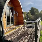 Megapod 3 At Lee Wick Farm Cottages & Glamping