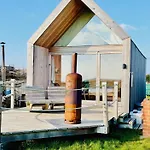 Lushna 10 Classic Suite At Lee Wick Farm Cottages & Glamping