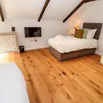 Carines Barns - Wesley Barn