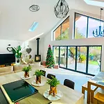 Cornwall Luxurious Unique New Build Palma Villa#4 Miles Beach, Harbour And Eden Project# Private Location, Encllosed Garden With View, Underfloor Heating, Coffee Machine# Walking-Cycling Path, Pet Friendly